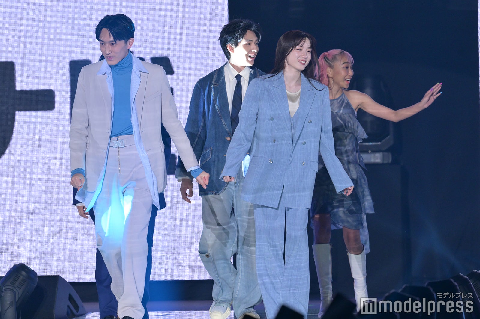「ユニコーンに乗って」コラボステージの様子（C）モデルプレス