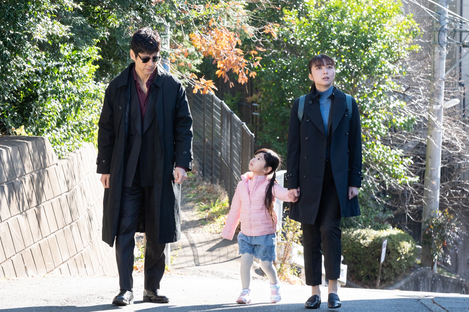 西島秀俊、いろは、上白石萌歌「警視庁アウトサイダー」第3話より（C）テレビ朝日