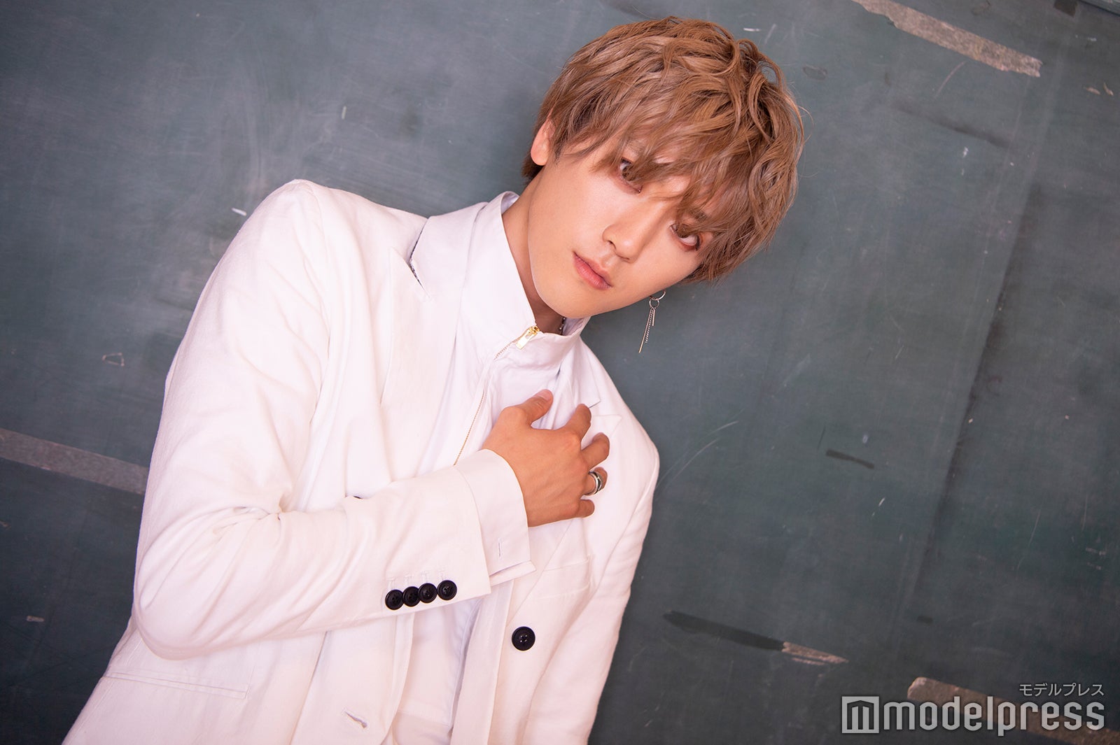 草地稜之（C）モデルプレス