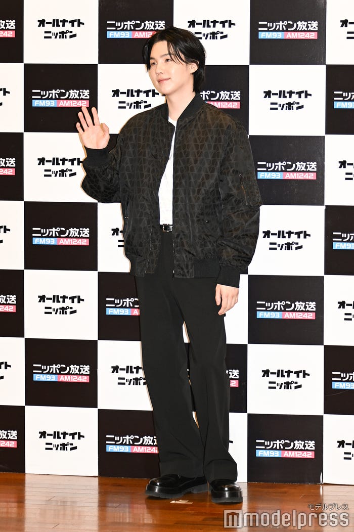 SUGA(C)モデルプレス