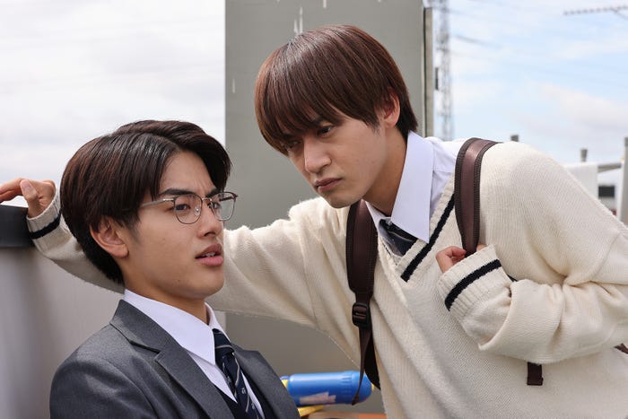 金指一世、藤井直樹(C)椎葉ナナ/集英社・NTV・J Storm