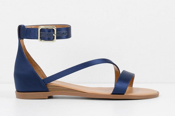 アンクルストラップサンダル「CHARLES & KEITH」7,020円（税込）／画像提供：CHARLES & KEITH OFFICIAL ONLINE STORE