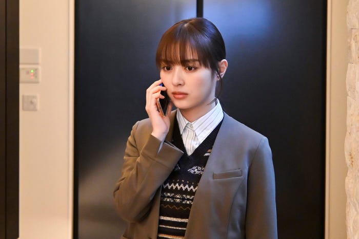 内田理央「問題物件」第6話より(C)フジテレビ