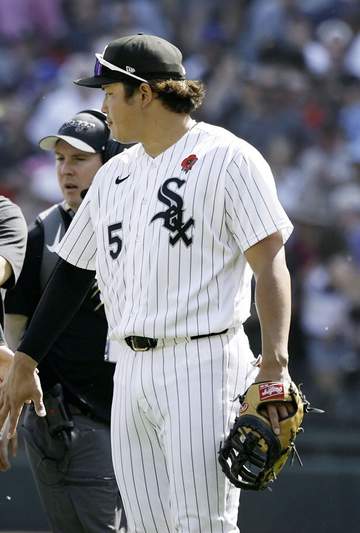 村上宗隆 一塁守備でも魅せた！四回は「3-6-3」の併殺完成 五回は先頭の難しいゴロを捕球→元DeNAのケイを後押し