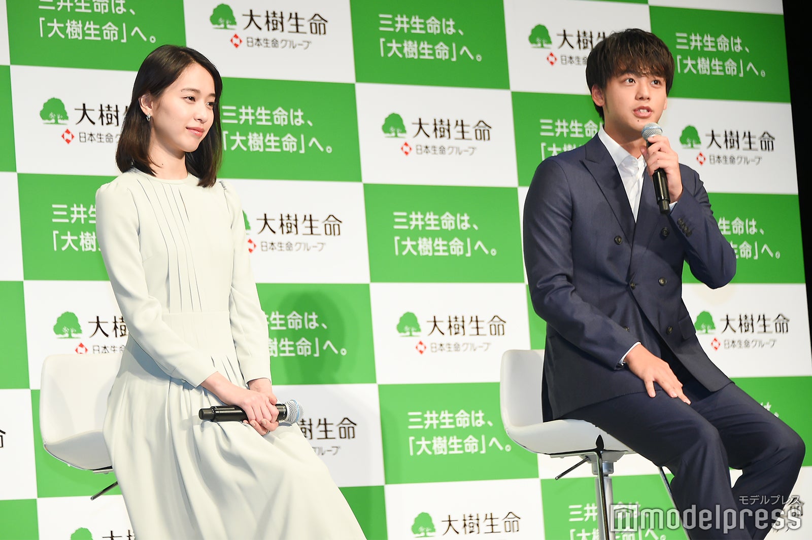 戸田恵梨香、竹内涼真（C）モデルプレス