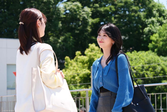 高橋ひかる、富田鈴花(C)フジテレビ