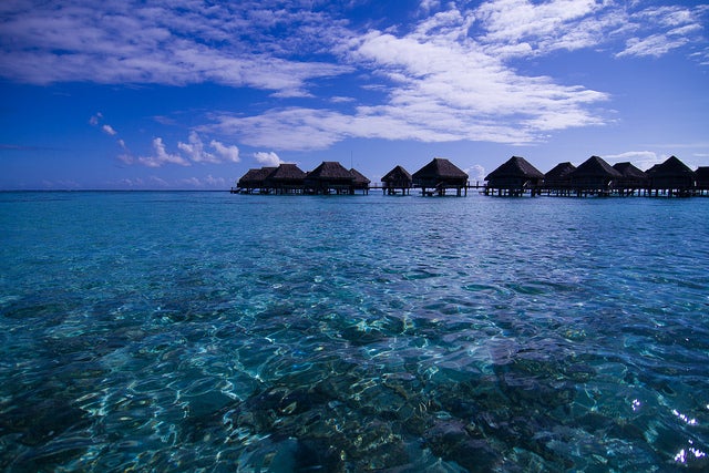 水上ヴィラでプライベートビーチ気分／photo by Création CARAVEO