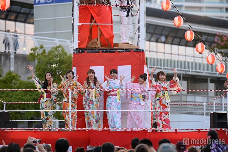 峯岸みなみらAKB48メンバー華やか浴衣姿でサプライズに6000人が熱狂