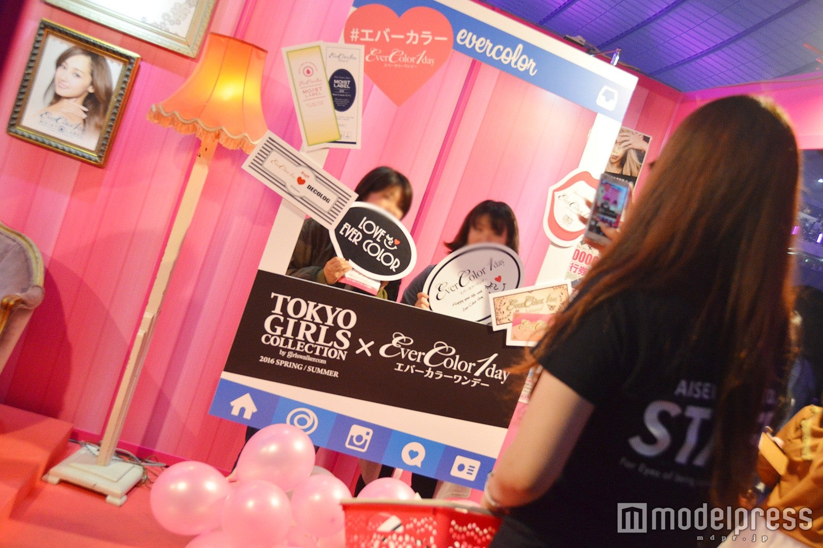 スナップ撮影で大盛り上がり（C）モデルプレス