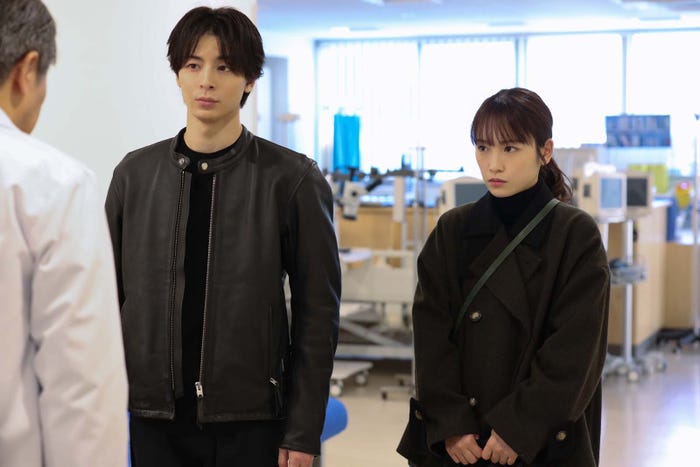 高杉真宙、川栄李奈「となりのナースエイド」第5話より(C)日本テレビ