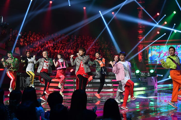 貴水博之、DA PUMP、柏木由紀、峯岸みなみ(順不同)『UTAGE!』秋のメドレー祭りより(C)TBS