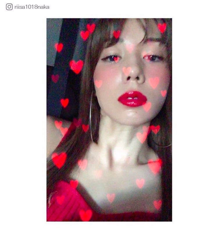 仲里依紗の色気たっぷり“おフェロ”ショットに「別人みたい」「エロかわいい」の声