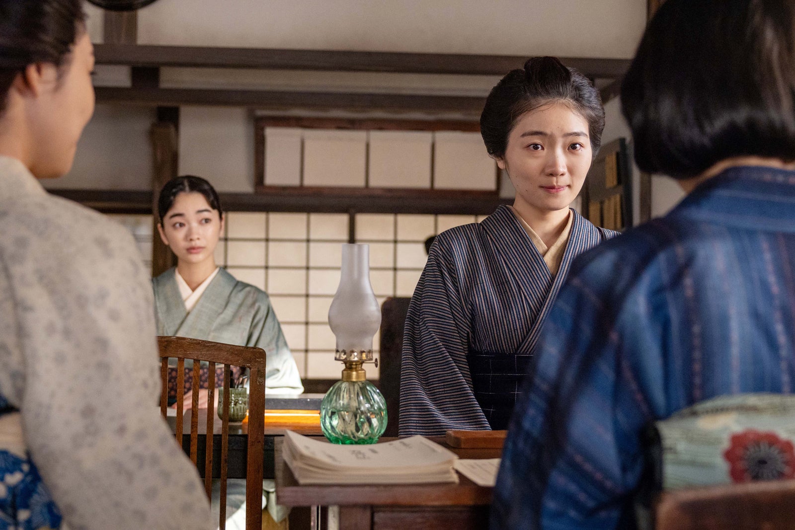 見上愛、東野絢香「風、薫る」第122話（C）NHK
