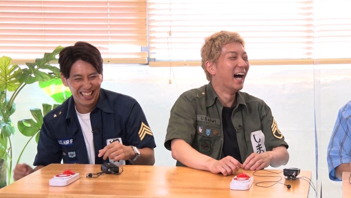 ニューヨーク(屋敷裕政、嶋佐和也)(C)テレビ朝日