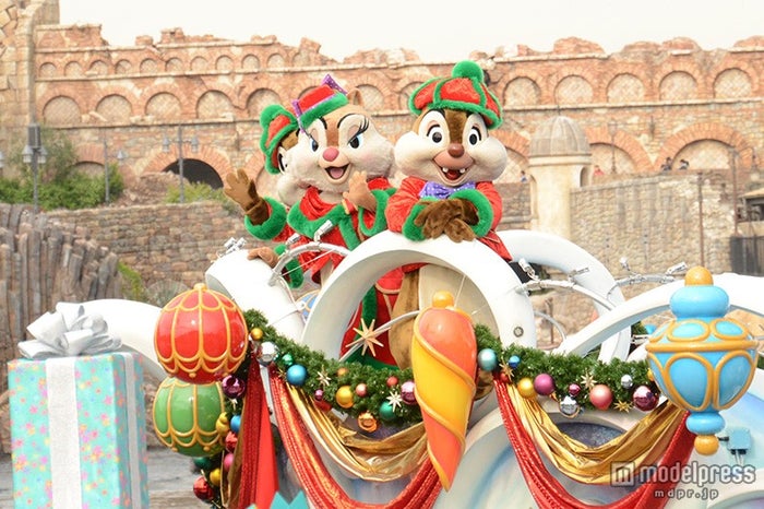 ディズニーシーの新ショー 思い思いのクリスマス披露 可愛いくつ下振り回しダンスも 詳細レポ 写真特集 モデルプレス