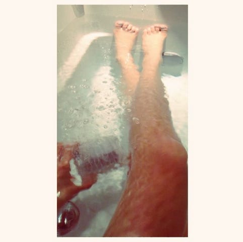 入浴中の菜々緒/Instagramより
