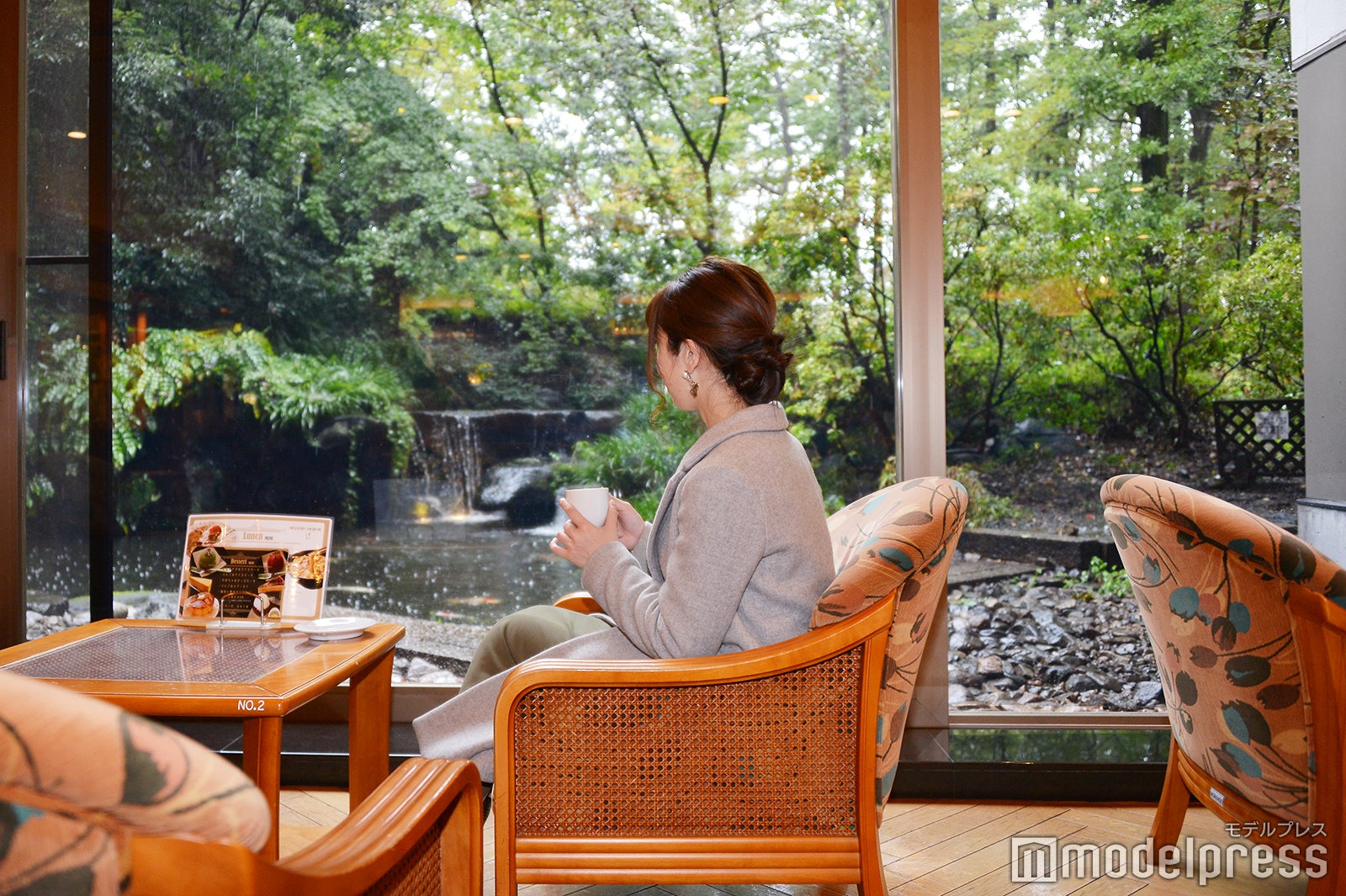 ティーラウンジで旅の疲れを癒やして（C）モデルプレス