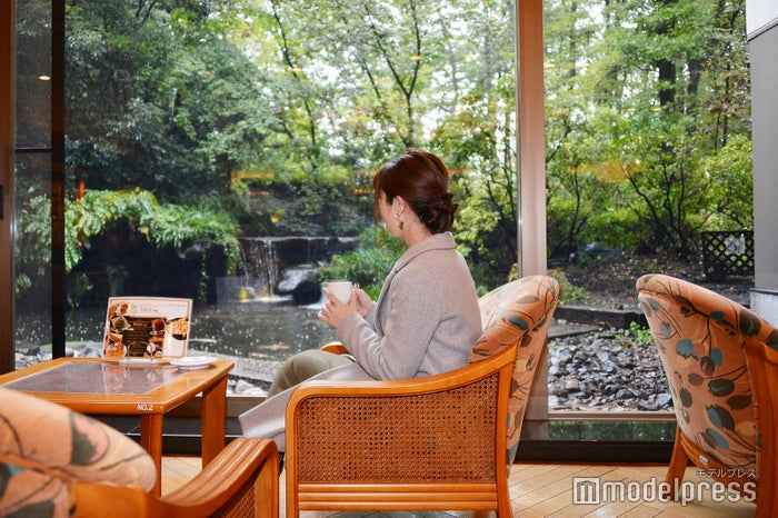 ティーラウンジで旅の疲れを癒やして（C）ビューティーガール