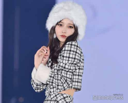 与田祐希、ファーコーデで美背中&美脚チラリ キスで観客沸かす【ガルアワ2025AW】