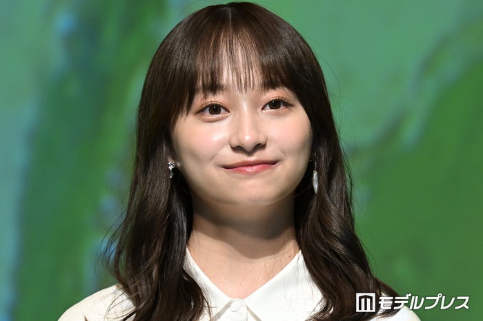 影山優佳、美ボディ際立つアンダーウェア姿に反響「大人の魅力全開」「透け感が色っぽい」