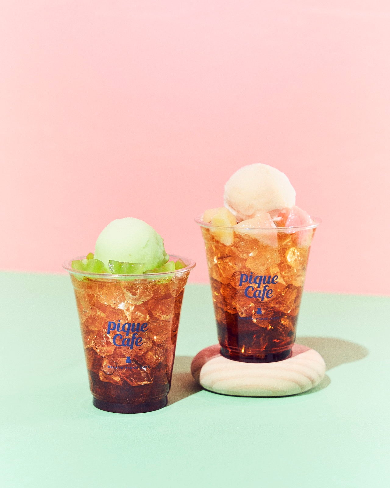 ピーチティーソーダフロート￥890、マスカットティーソーダフロート￥890／提供画像