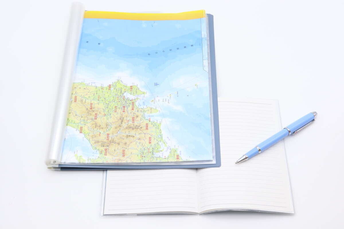 360度折り返せるファイル（A4、BL）　省スペース