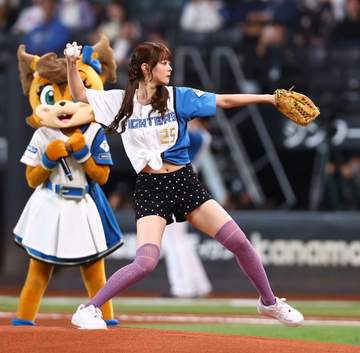 ELSEEのAKARI 始球式で85キロ計測 力強い投球披露もノーバンならず「手が震えちゃって、どこ投げたかわからくて」