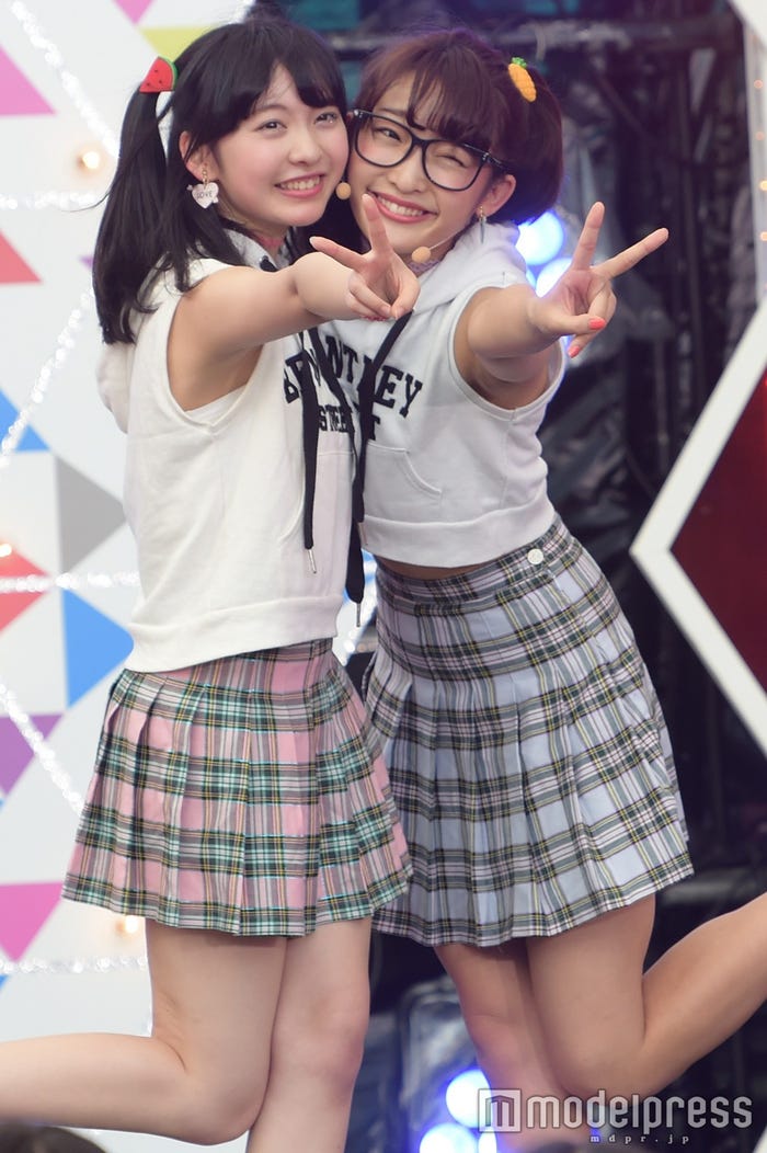 (左から)まこ、みなみ(C)モデルプレス