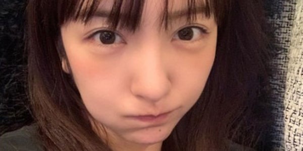 板野友美 セルフカットでぱっつん前髪にイメチェン 可愛すぎ めちゃくちゃ似合う モデルプレス 板野友美 セルフカットでぱっつん前髪にイメチェン 可愛すぎ めちゃくちゃ似合う モデルプレス