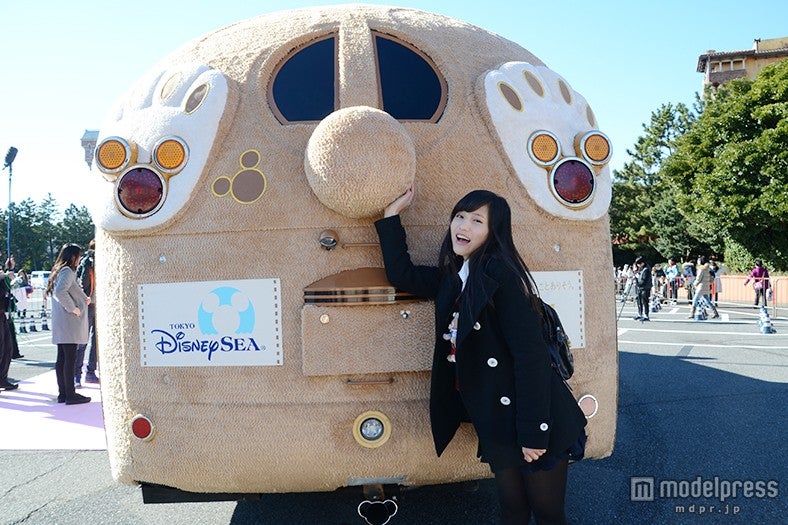 ダッフィーバス／モデル：矢内美麻理