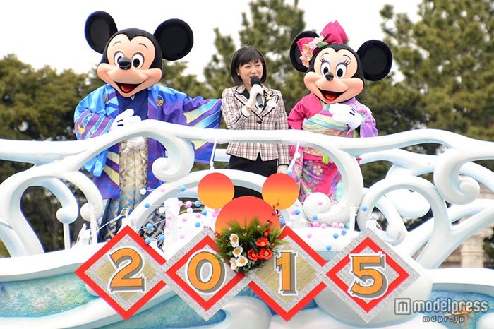 ディズニーシー お正月を華やかにお祝い ミッキー ミニーらが着物姿で登場 モデルプレス ディズニーシー お正月を華やかにお祝い ミッキー ミニーらが着物姿で登場 モデルプレス