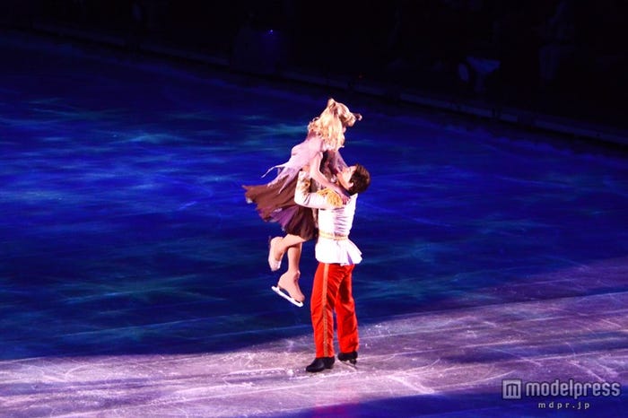 「ディズニー・オン・アイス」シンデレラと王子