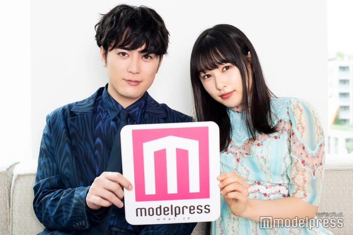 間宮祥太朗、桜井日奈子(C)モデルプレス