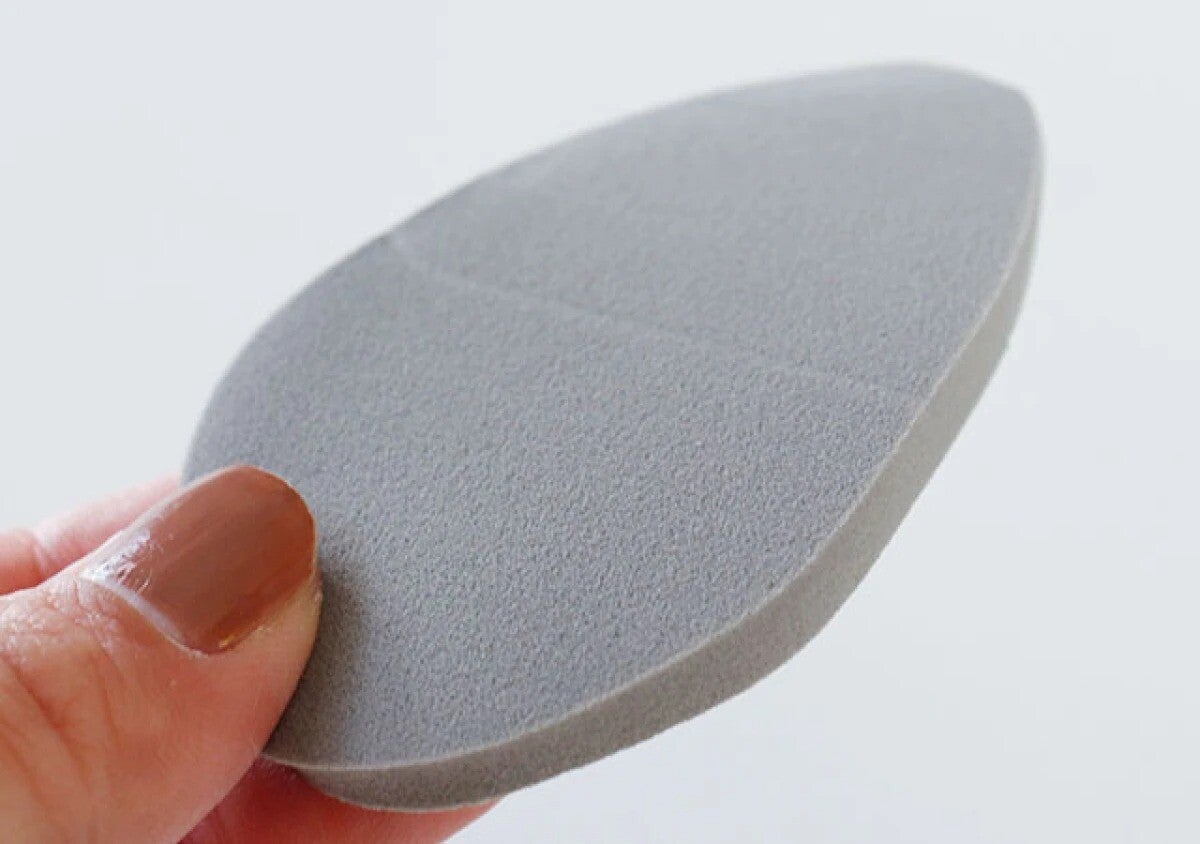 「出先でお悩みをササッと解消！」ポーチに入れとくと助かる100均グッズ