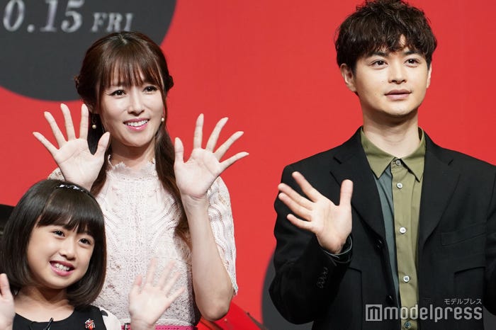 小畑乃々、深田恭子、瀬戸康史 (C)モデルプレス