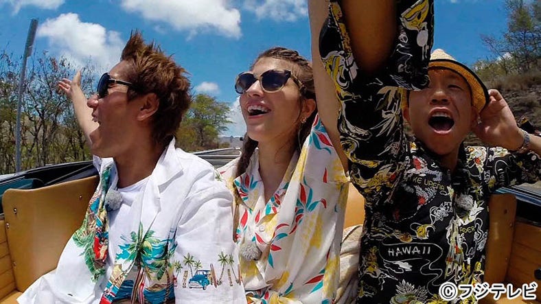 マギー、狩野英孝・小峠英二らとハワイ旅行 朝食&ショッピングを満喫