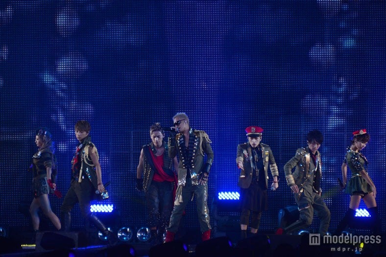 AAAのライブステージ