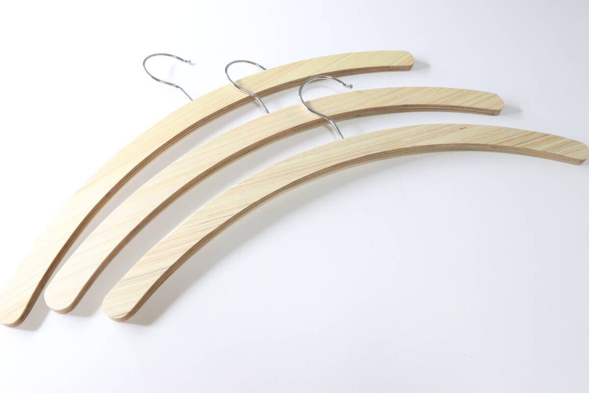 ダイソー アーチ型木製ハンガー コスパ抜群のダイソーのアーチ型木製ハンガー
