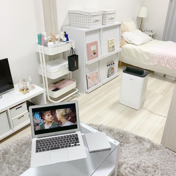 30代女性の一人暮らしインテリア実例 大人っぽいおしゃれなお部屋づくり モデルプレス