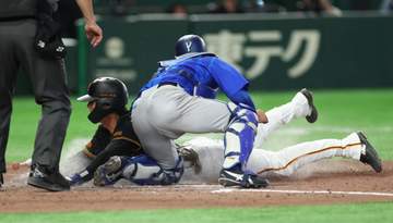 巨人が競り勝ち5連勝 貯金4 スタメン復帰の平山が決勝のヘッスラ生還 先発ウィットリーは5回3失点
