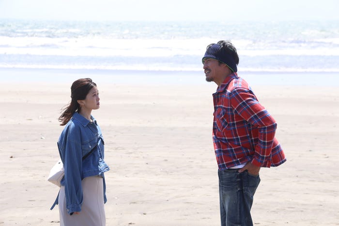 佐津川愛美、坂口健二「続・続・最後から二番目の恋」最終話(C)フジテレビ