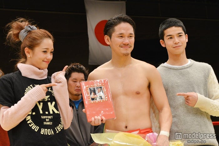 元テラスハウス宮城大樹が涙の引退 メンバー駆けつけ熱い抱擁 モデルプレス 元テラスハウス宮城大樹が涙の引退 メンバー駆けつけ熱い抱擁 モデルプレス