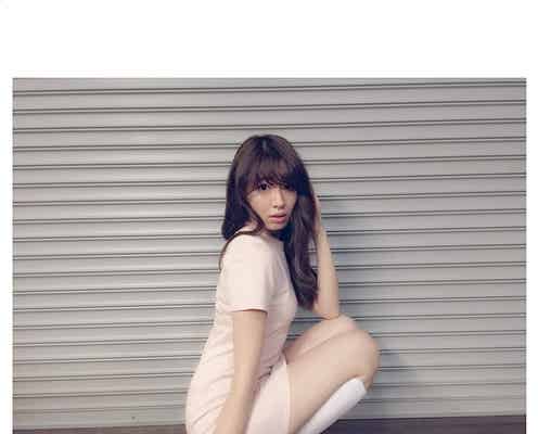小嶋陽菜の私服が「エロナース」と話題に SEXYショットを公開