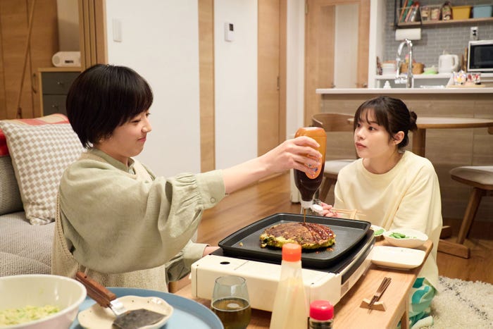 森田望智、岸井ゆきの「恋は闇」第2話(C)日本テレビ