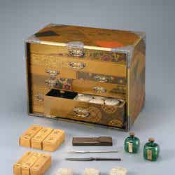 百草蒔絵薬箪笥 飯塚桃葉(初代)作 日本・江戸時代 明和8年(1771) 根津美術館蔵/提供画像