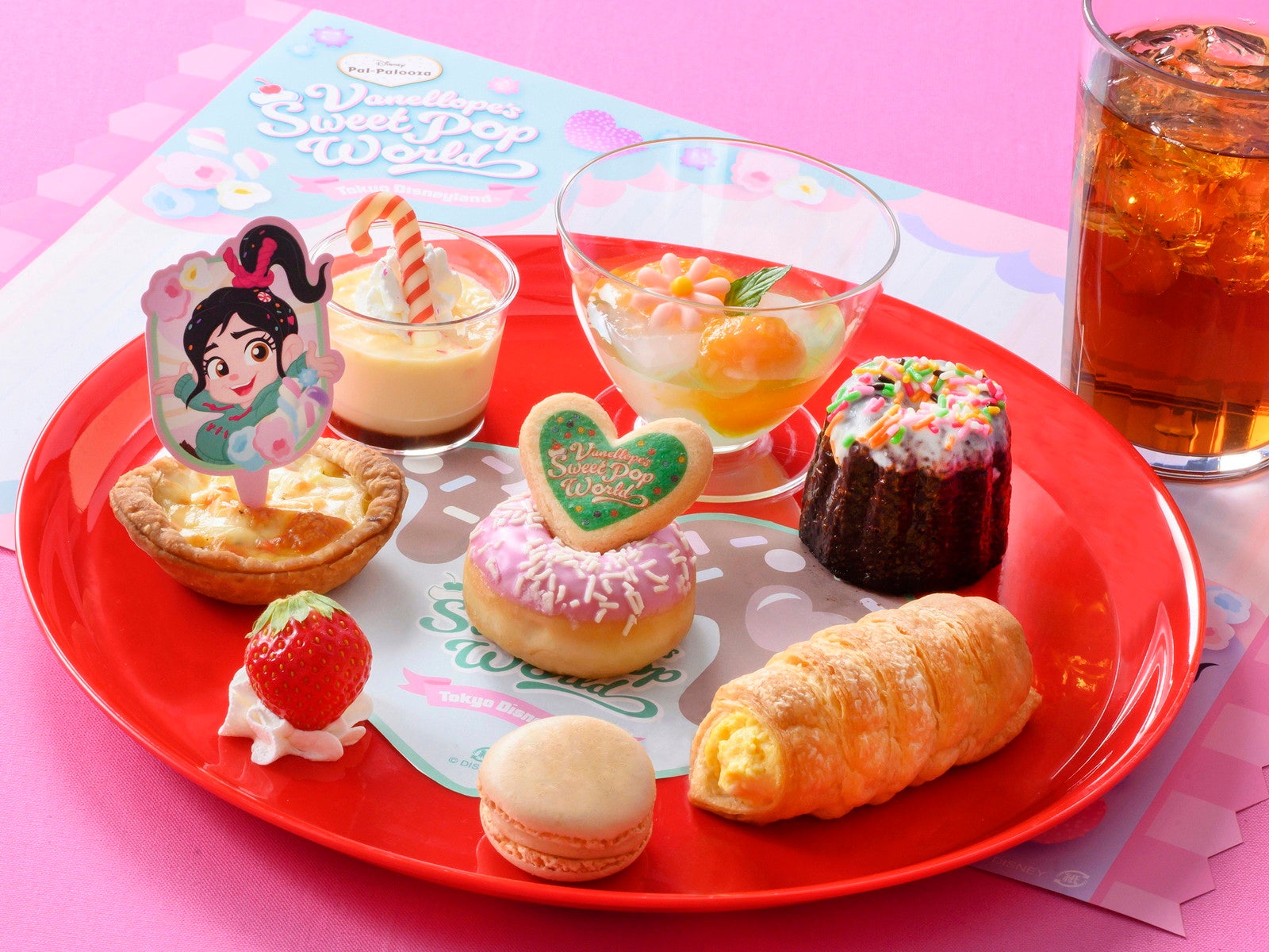 「スウィートハート・カフェ」スペシャルデニッシュ（ラズベリーソース）850円（C）Disney