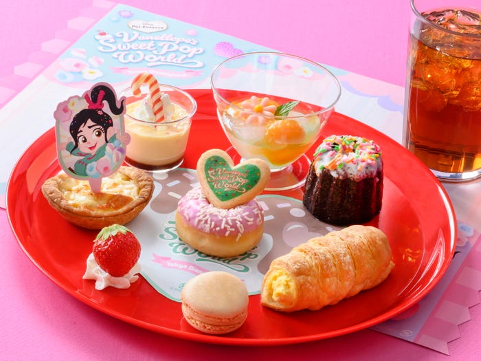 「スウィートハート・カフェ」スペシャルデニッシュ(ラズベリーソース)850円(C)Disney