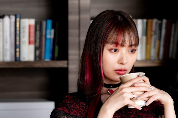 内田理央/「夕暮れに、手をつなぐ」第2話より(C)TBS