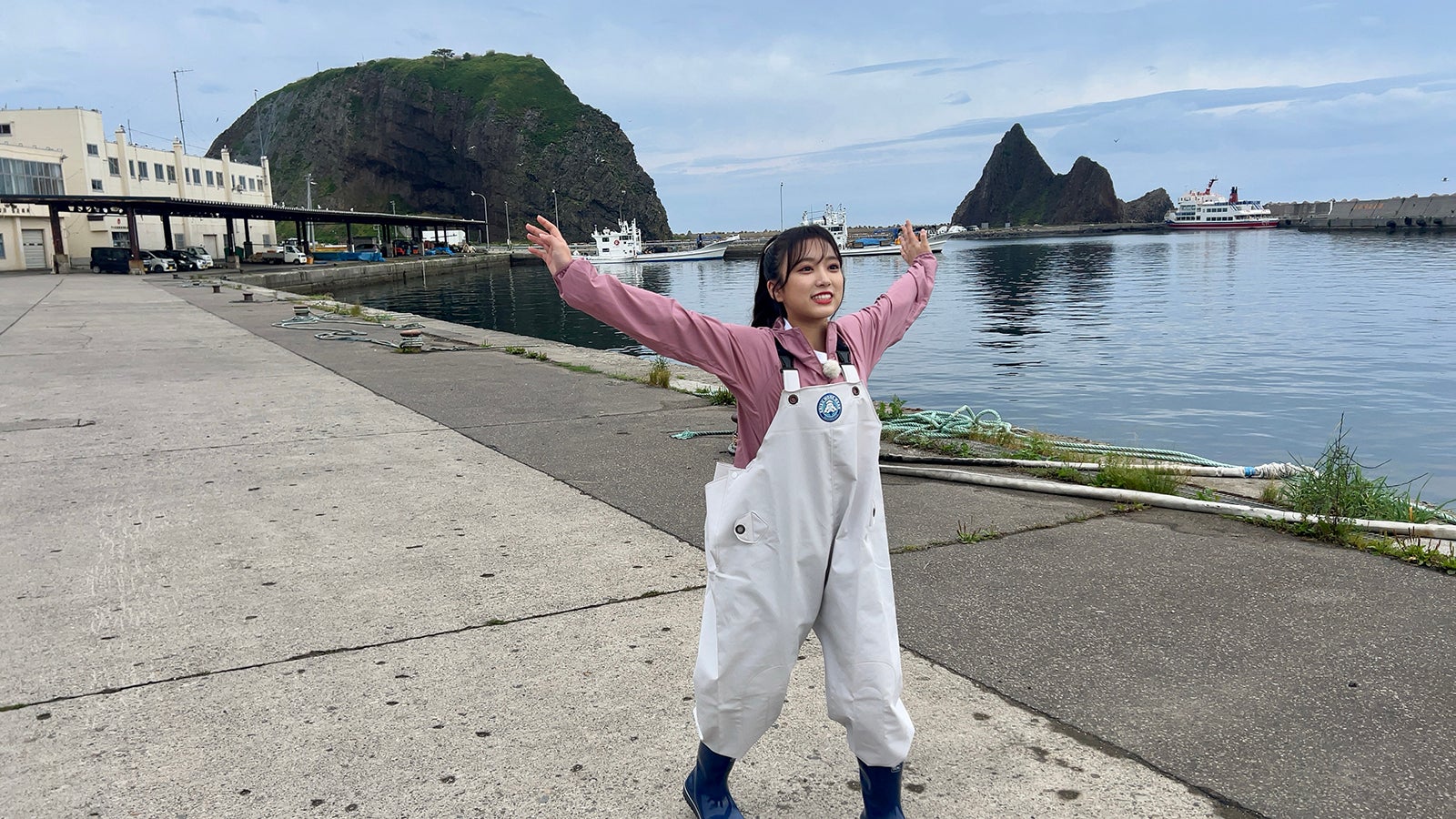 矢吹奈子／『サザエさん知ってますぅ？～ニッポン全国 海なぞ大調査！～』より（C）テレビ西日本