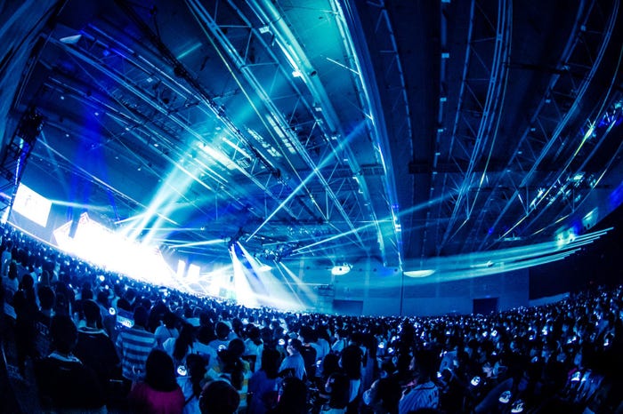 「NiziU Live with U 2022 “Light it Up”」より/撮影:田中聖太郎